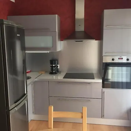 T2 A 100 M De La Apartment